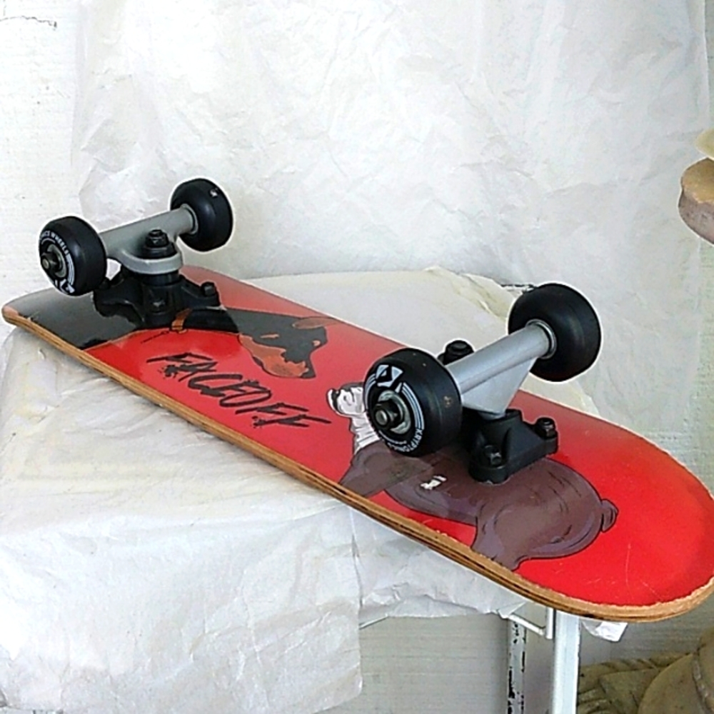 Skateboard (22 1/2 Inches Long  Kryptonics Black Wheels Excellnt Condition